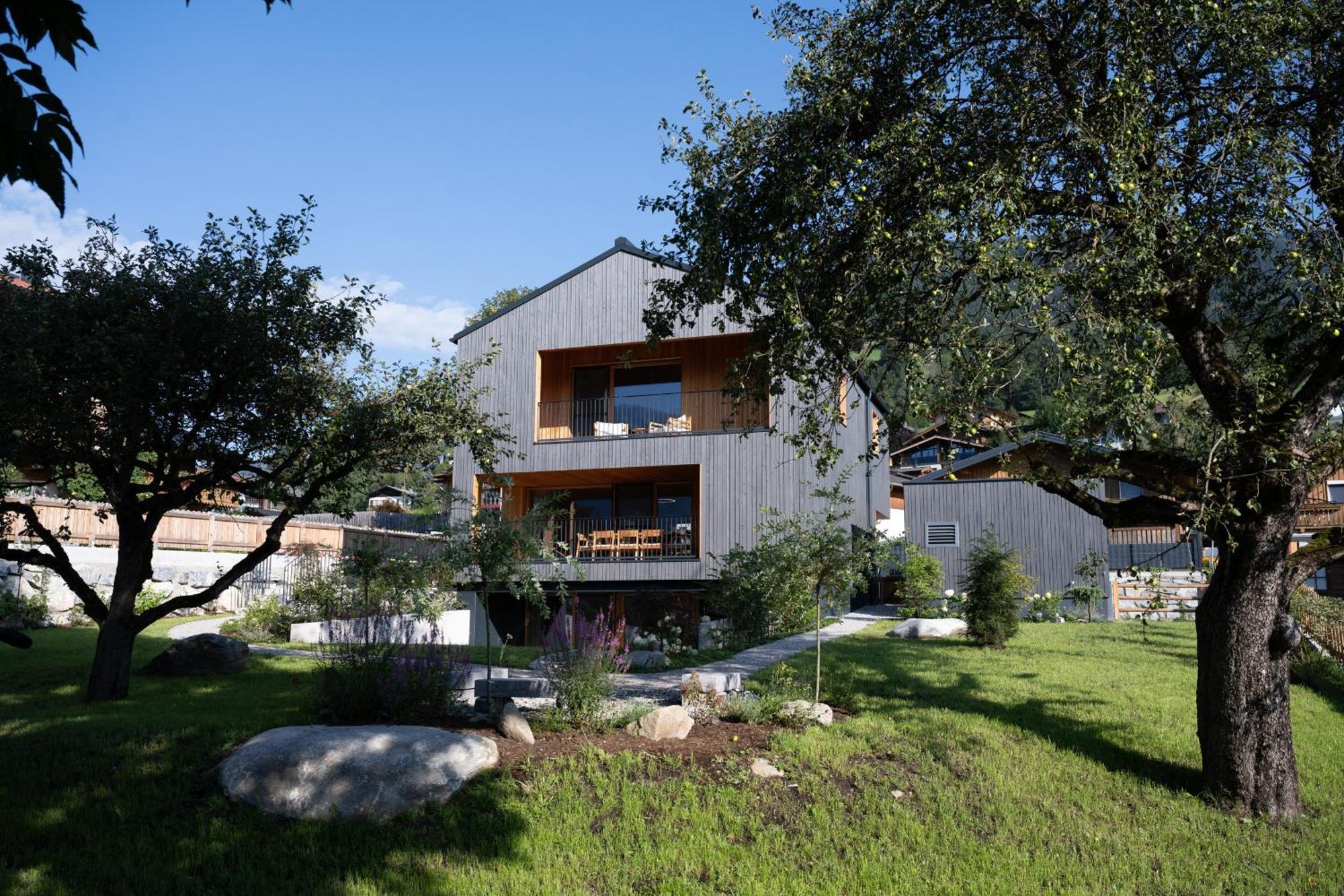 - Haus Jolanda